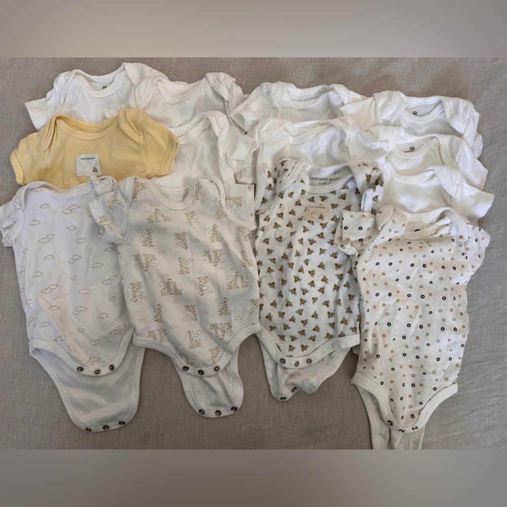 100% Organic Cotton. 14 onesies.  size 0-3 month.